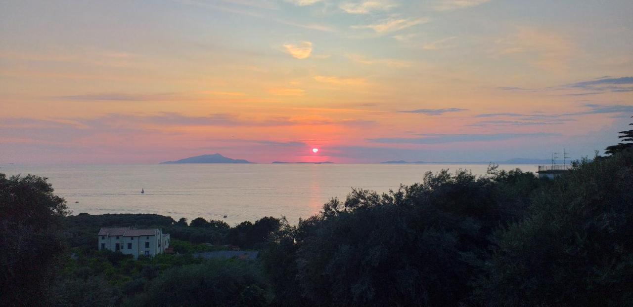 Apartment Regina Giovanna Sorrento Bagian luar foto